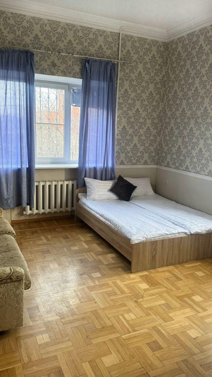 Две односпальные кровати с доп диваном-кроватью или без