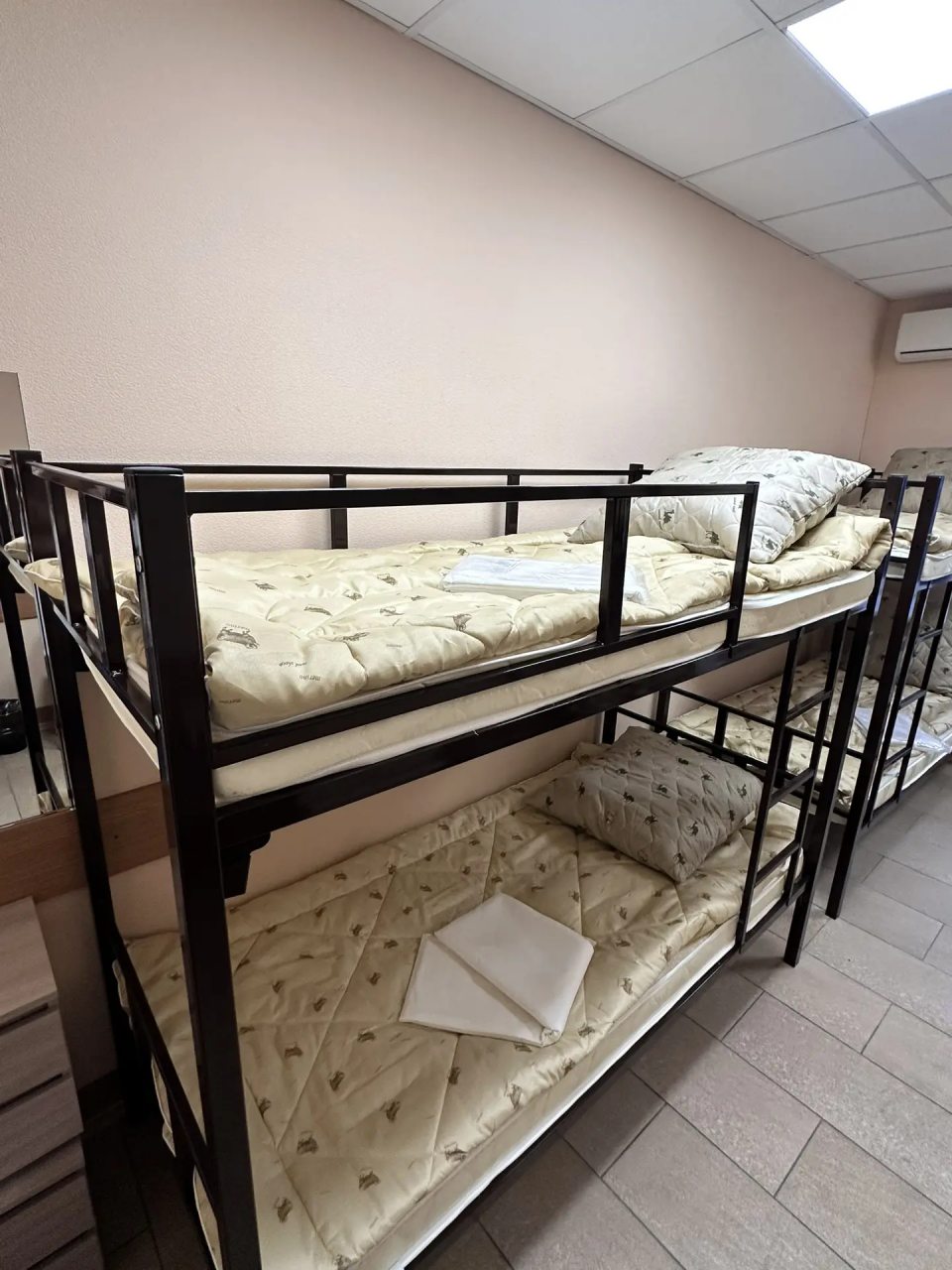 Трёхместный и более, Хостел Союз 2