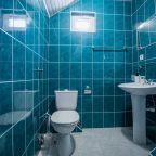 Трёхместный и более (Трёхместный с двуспальной и односпальной кроватями с видом на реку), Гостевой дом Звезда
