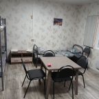 Большой номер для компании. Есть всё необходимое. Кухня.