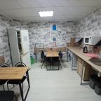 Есть всё необходимое для приготовления и хранения пищи