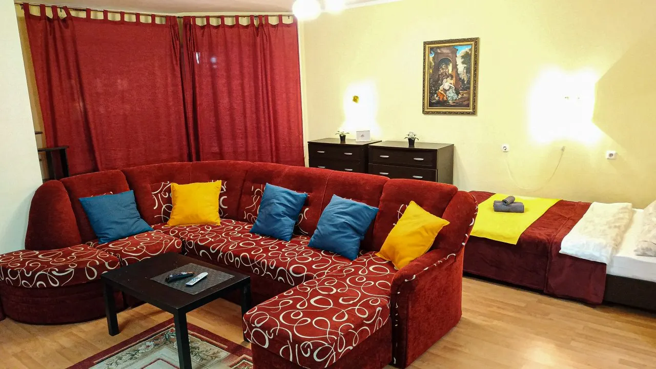 Трёхместный и более (Однокомнатная квартира у Ауры), Апартаменты Квартиры у ТЦ в центре