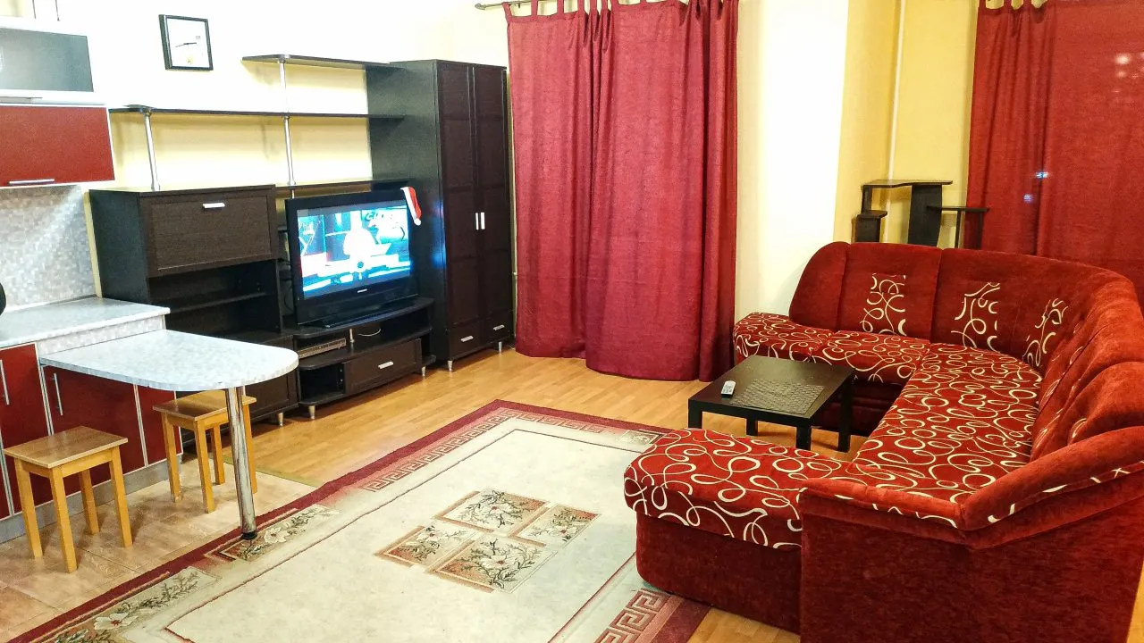 Трёхместный и более (Однокомнатная квартира у Ауры), Апартаменты Квартиры у ТЦ в центре