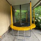 Детский батут во дворе