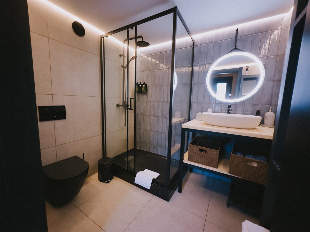 Дом (Геокупол Люкс на первой линии), Загородный отель Майтри