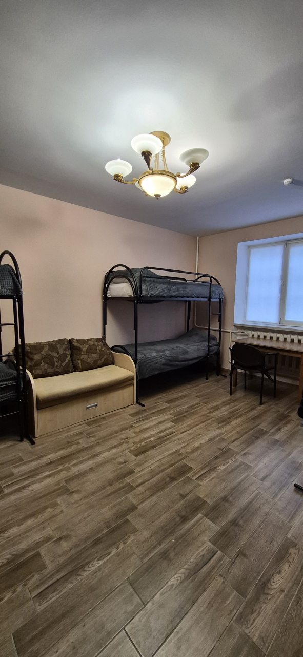 Восьмиместный (Место в 8 местном номере), Гостевой дом на Пригородной