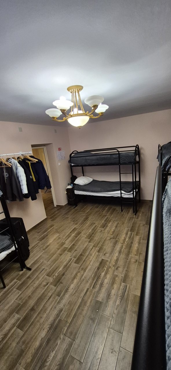 Восьмиместный (Место в 8 местном номере), Гостевой дом на Пригородной