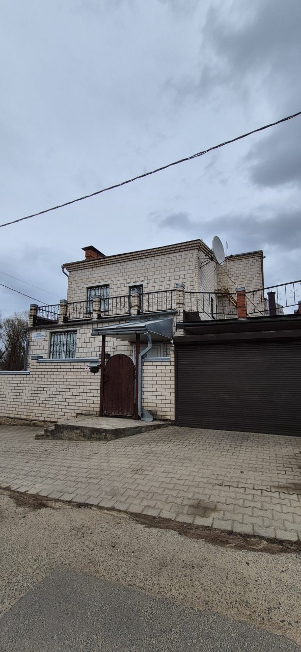 Восьмиместный (Место в 8 местном номере), Гостевой дом на Пригородной