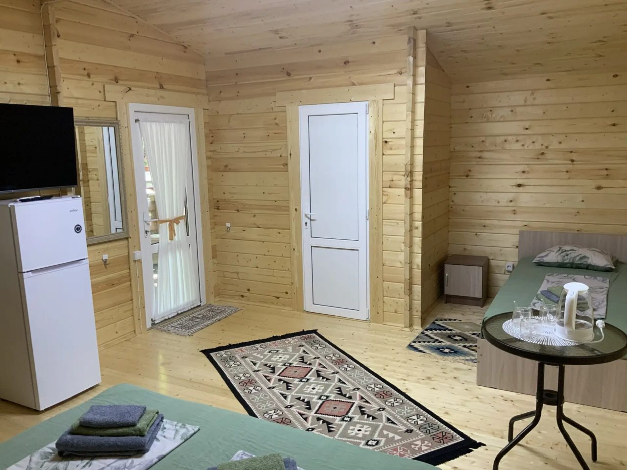 Трехместный (Эко дом из минибруса 8), База отдыха СФЕРА