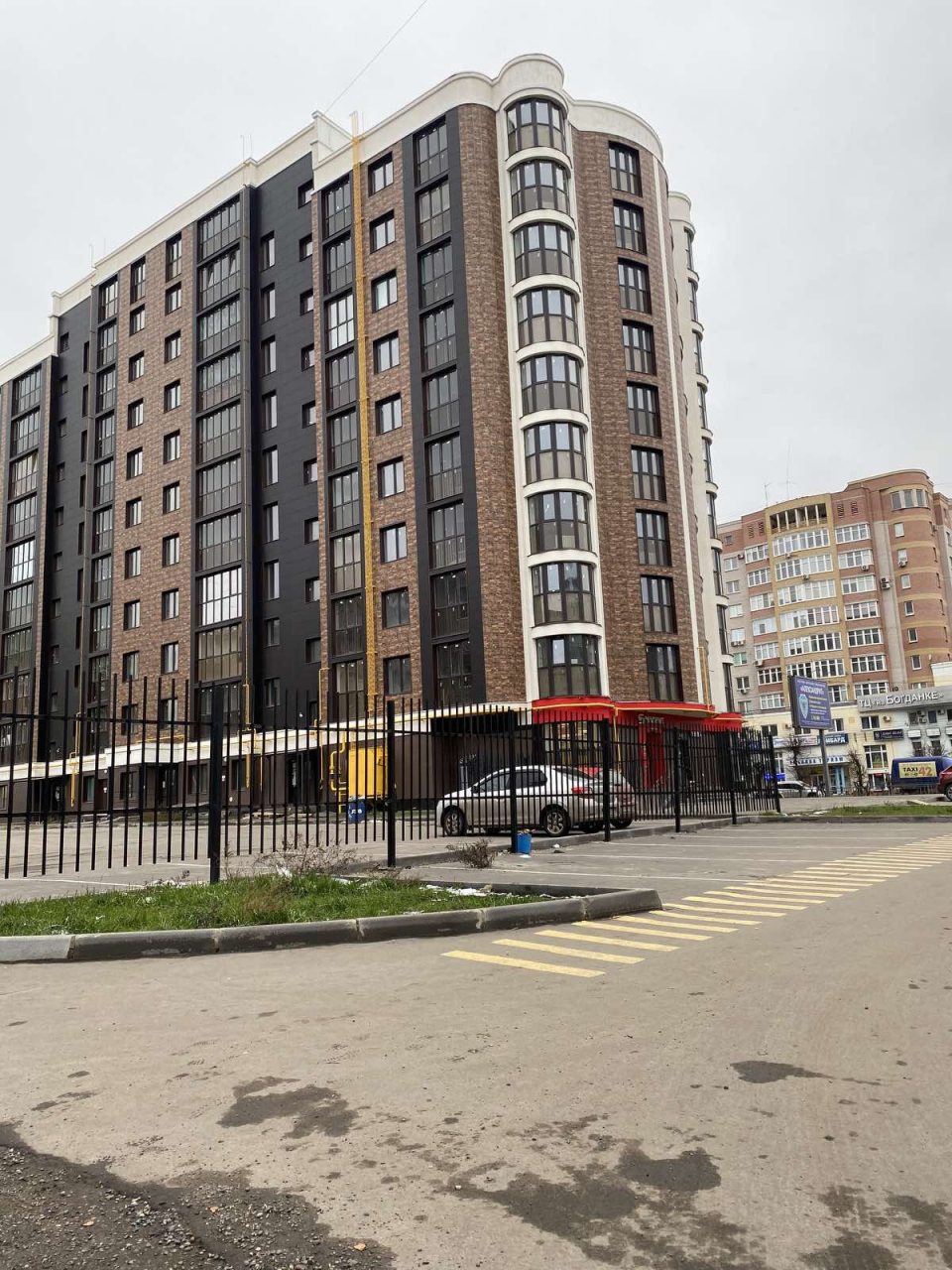 Автостоянка / Парковка, Апартаменты Премиум на Богданке от Все в гости