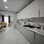 Квартира (Трёхкомнатная квартира с видом на море. Монако 14), Гостевой дом Белый дом
