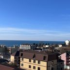 Апартаменты (Двухкомнатная квартира с видом на море. Монако 17), Гостевой дом Белый дом