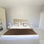 Вилла (Абсолютно новый коттедж на море с бассейном, 130 кв.м.  Вместимость до 8 человек), Гостевой дом Белый дом