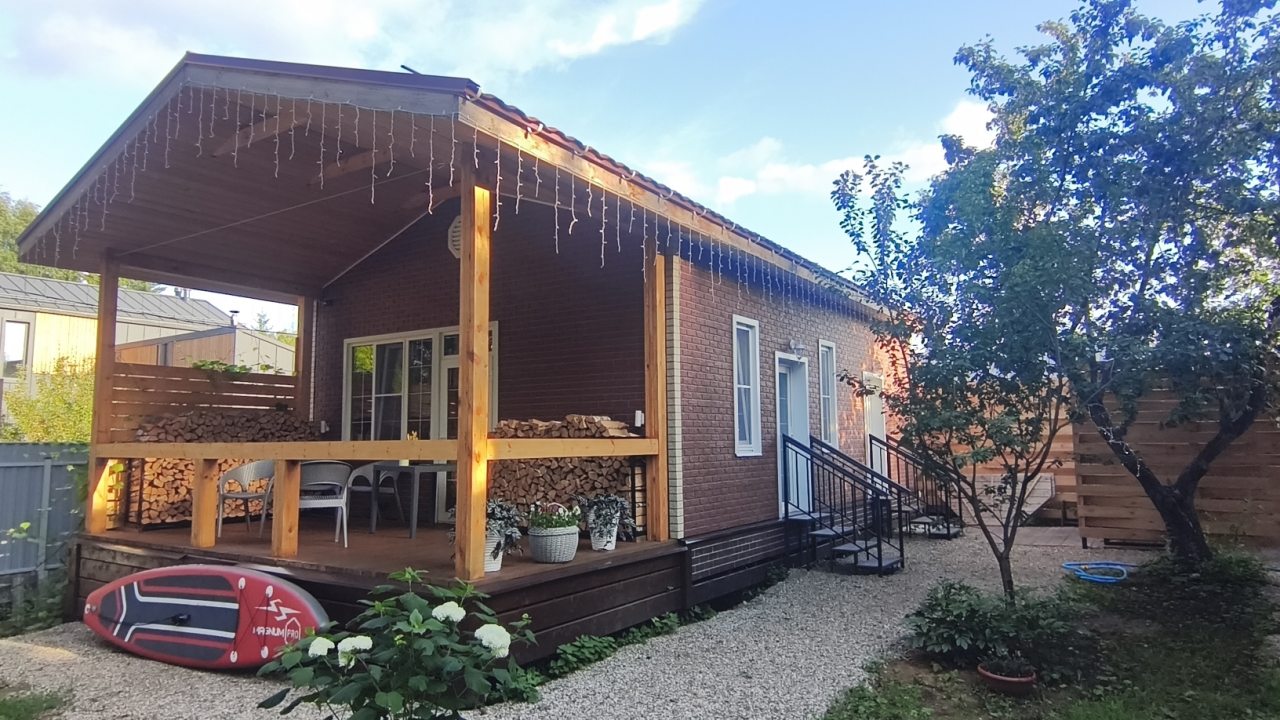 Дом (У озера), Коттедж МариЭлис Вилладж