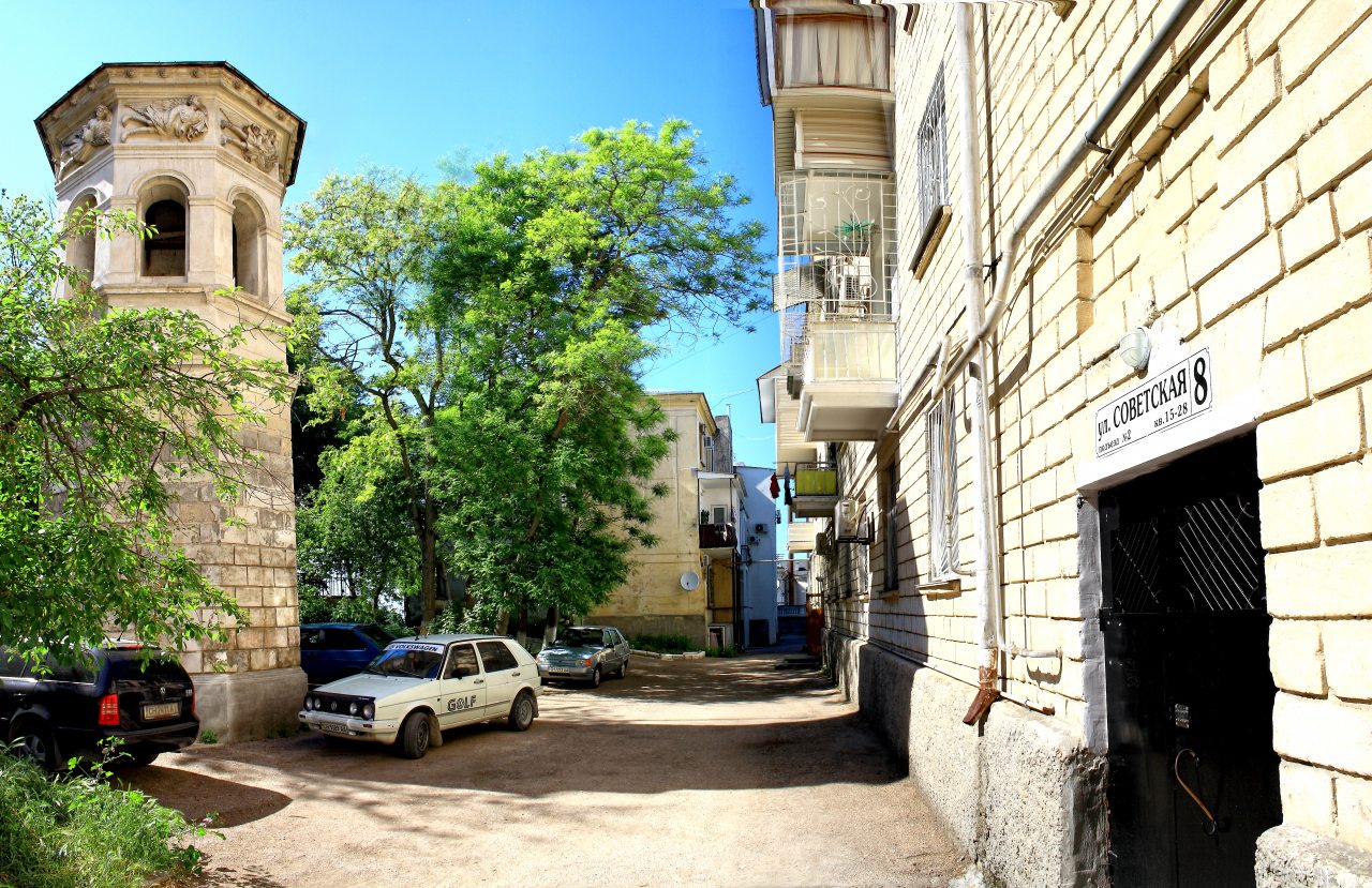 Апартаменты (Рядом с Владимирским собором, тихо, чистый воздух), Апартаменты Советская