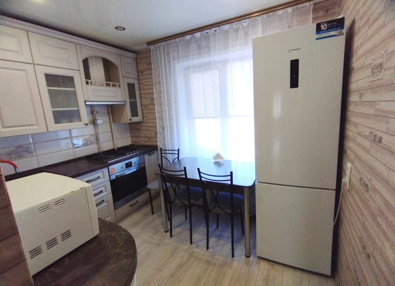 Полулюкс (Плюс), Апартаменты 3-комнатные  на Ленина 129