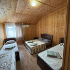Четырехместный, Гостиница Дом у Моря