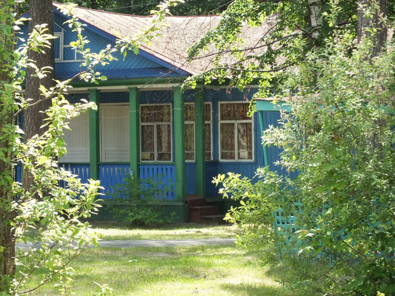 Трёхместный и более (Трехместный деревянный домик), Дом отдыха Прибрежный