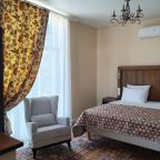 Делюкс (Делюкс-студия), Гостевой дом Средиземье