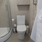 Двухместный (Пионы), Гостиница На Крестовской