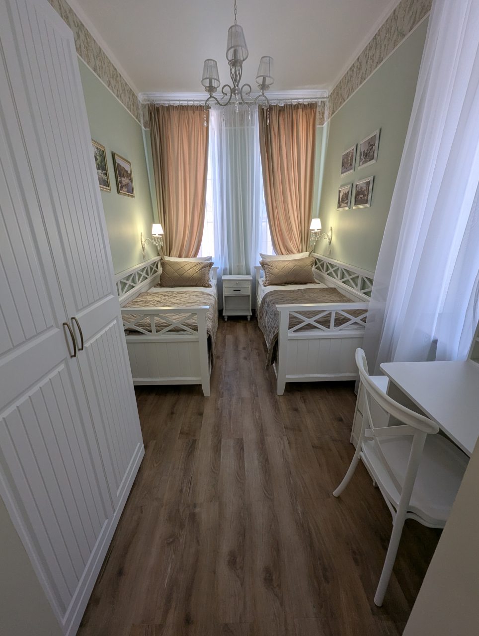 Двухместный (Соборная горка), Гостиница На Крестовской
