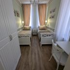 Двухместный (Соборная горка), Гостиница На Крестовской