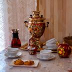 Травяной чай, ягоды и мед после парения