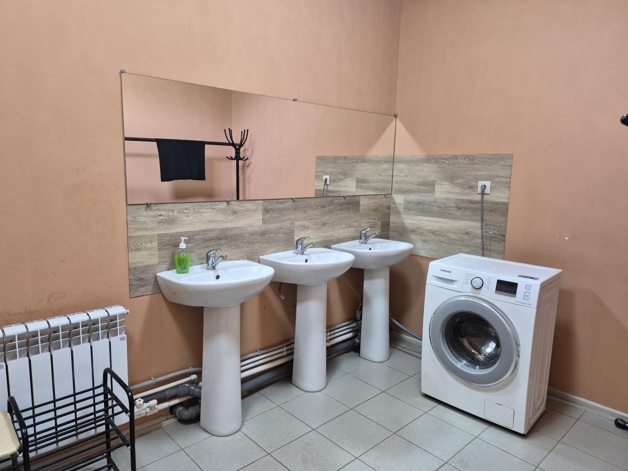 Четырехместный (Хостел), Гостиница Мельница