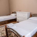 Трёхместный и более (Двухкомнатный с 2-мя односпальными кроватями), Гостевой дом Великий Каспий