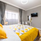 Люкс (Семейный 5 этаж), Апартаменты Sun City Apartments на Виноградной 2/3А