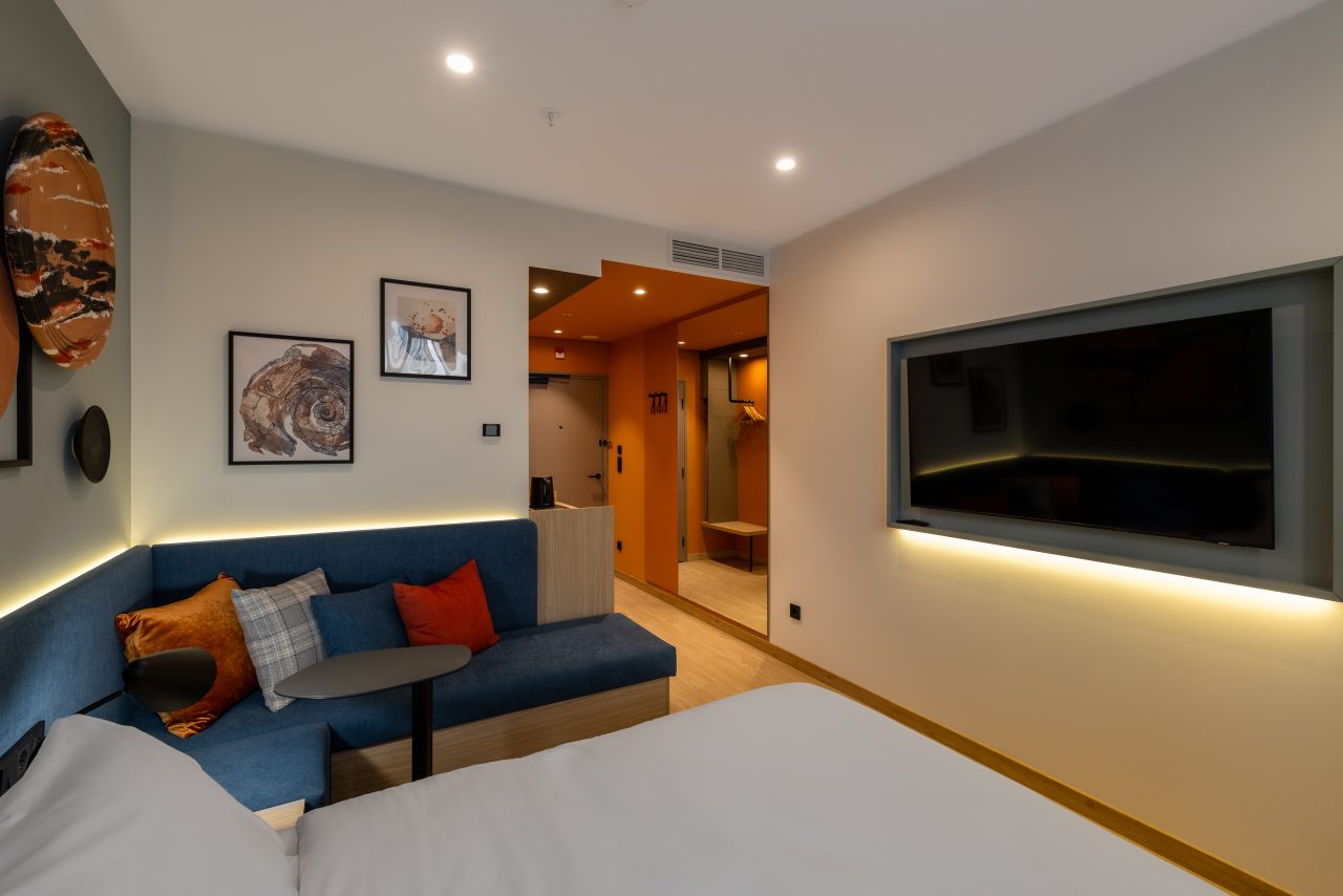 Двухместный (Стандартный номер с кроватью King-size и диваном), Отель Hampton by Hilton Perm
