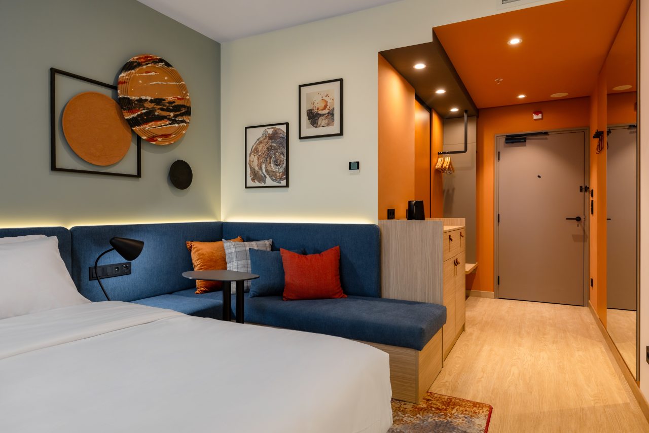 Двухместный (Стандартный номер с кроватью King-size и диваном), Отель Hampton by Hilton Perm