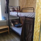Капсула (Койко-место верхнее в мужском номере), Хостел Живи Тут