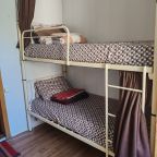 Капсула (Койко-место нижнее в женском номере), Хостел Живи Тут
