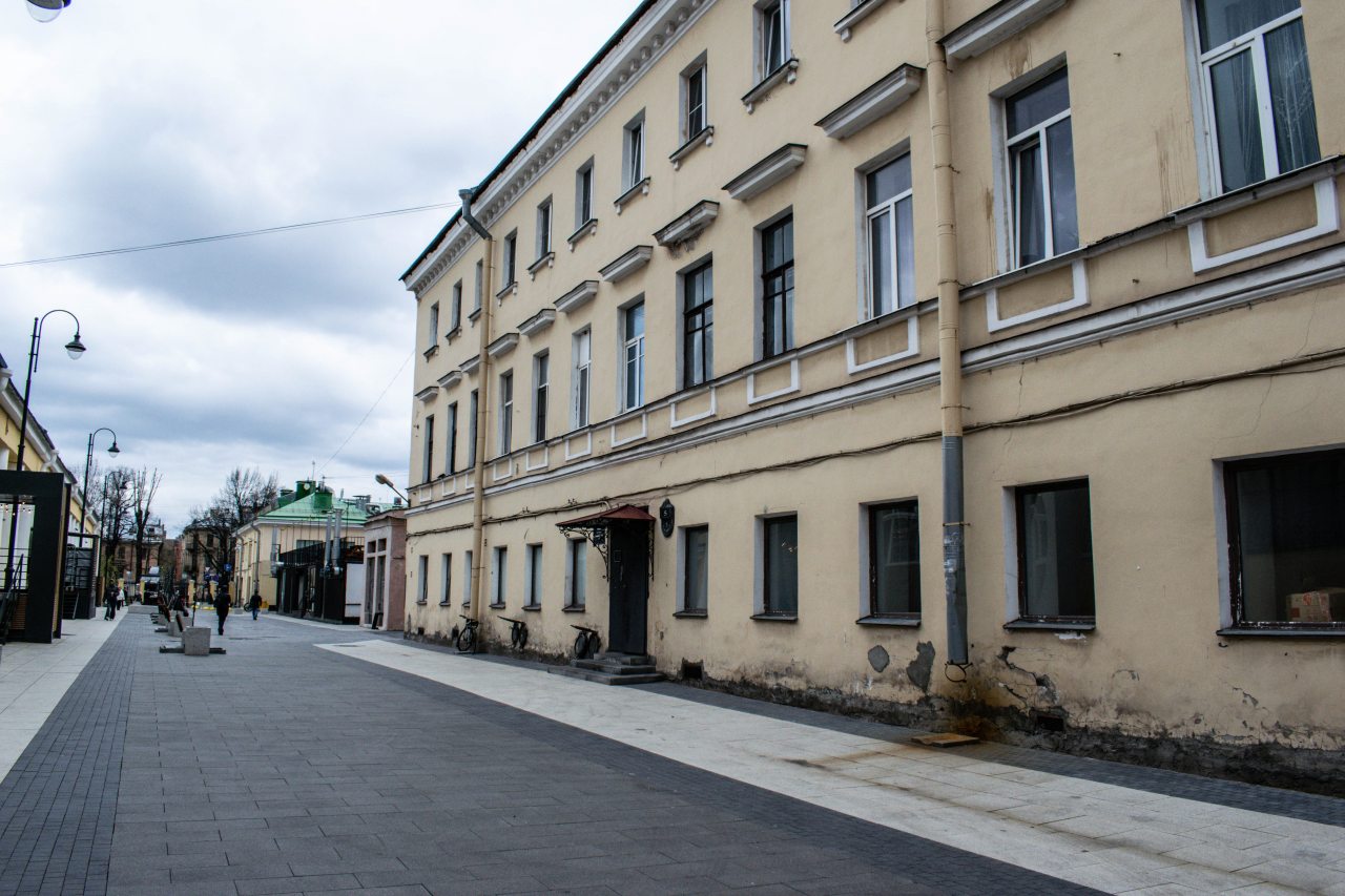 Вид со стороны пер. Бугского