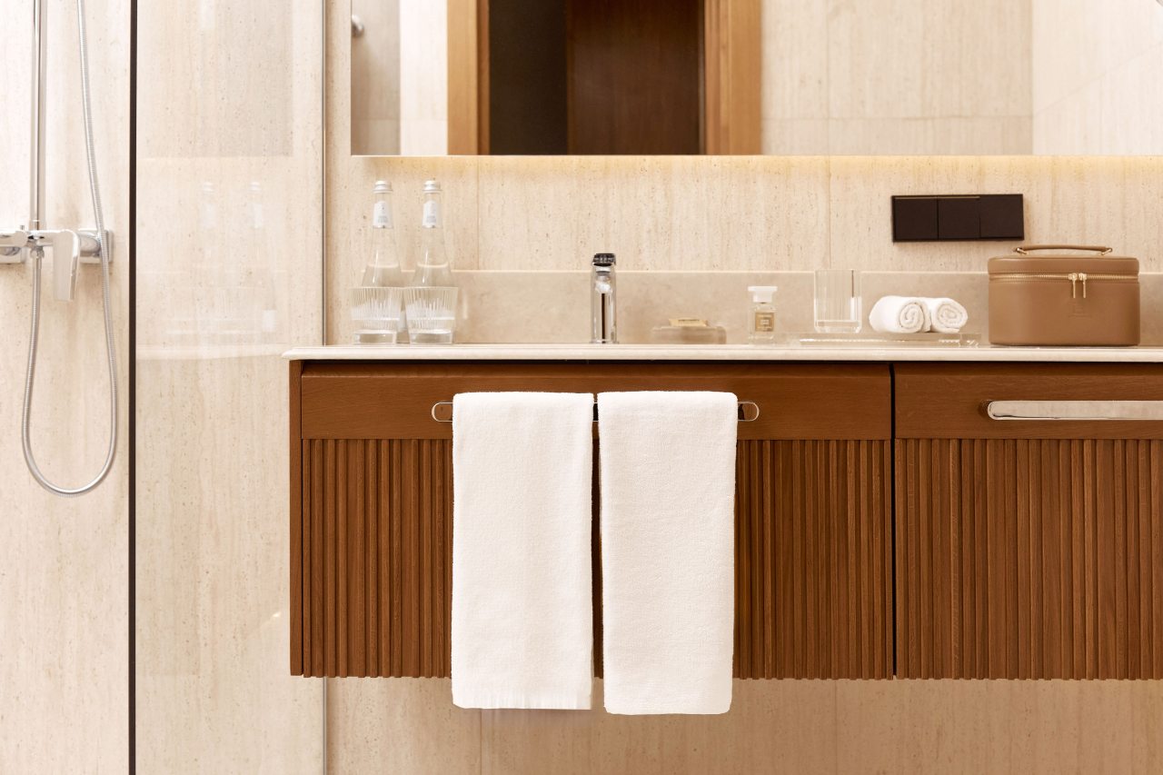 Делюкс, Отель PLATO MEOT Park & Hotel
