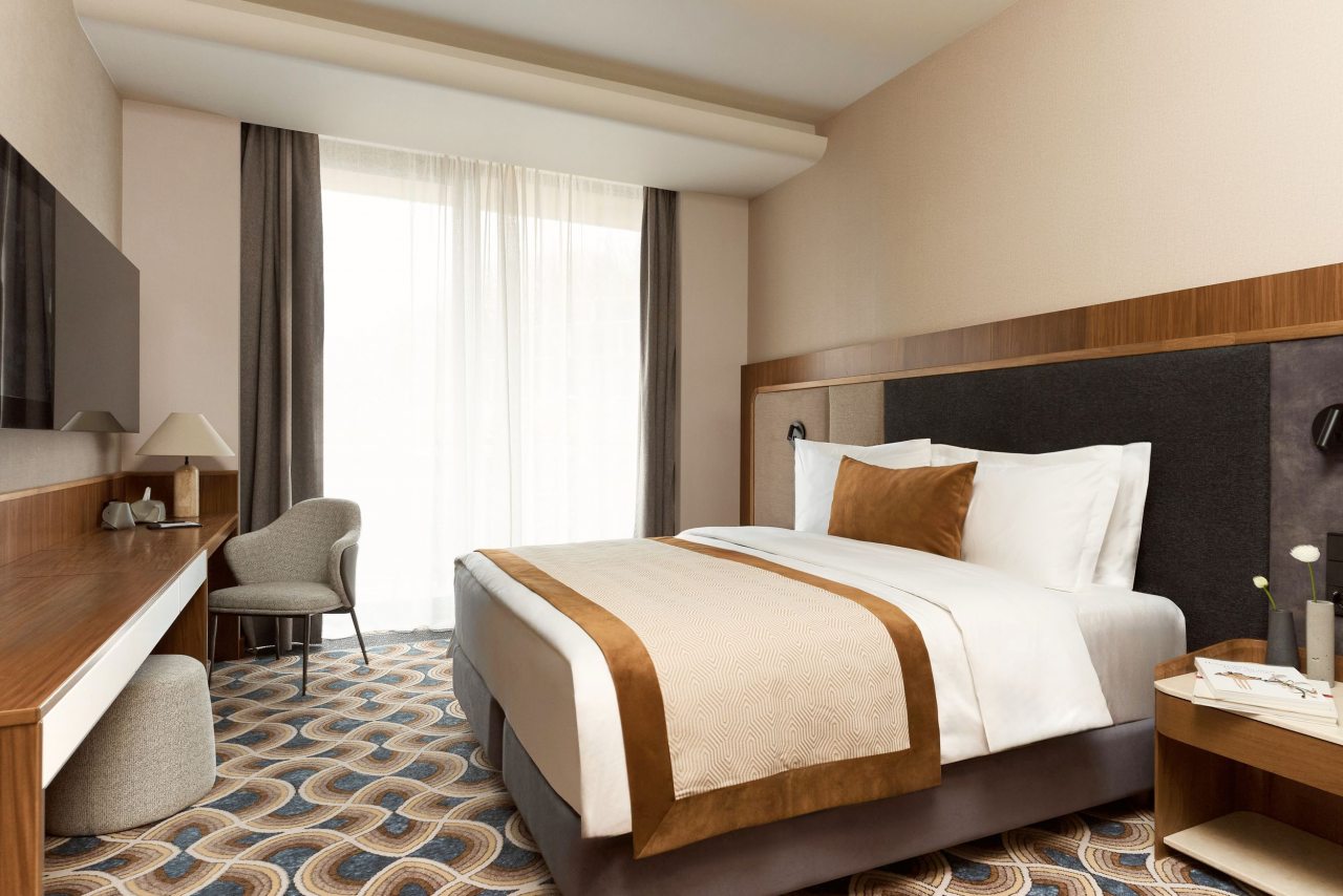 Делюкс, Отель PLATO MEOT Park & Hotel