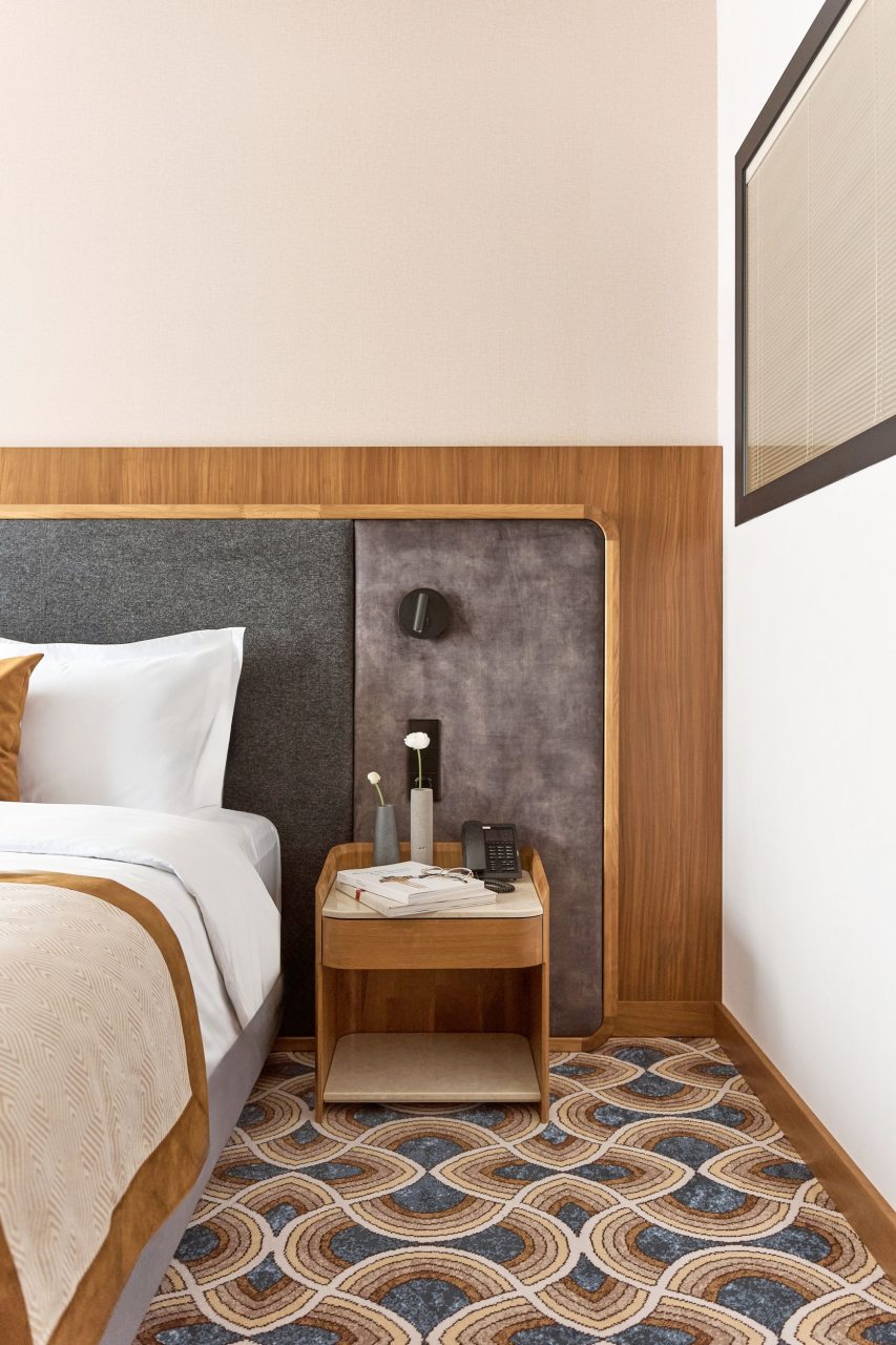 Делюкс, Отель PLATO MEOT Park & Hotel