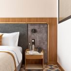 Делюкс, Отель PLATO MEOT Park & Hotel