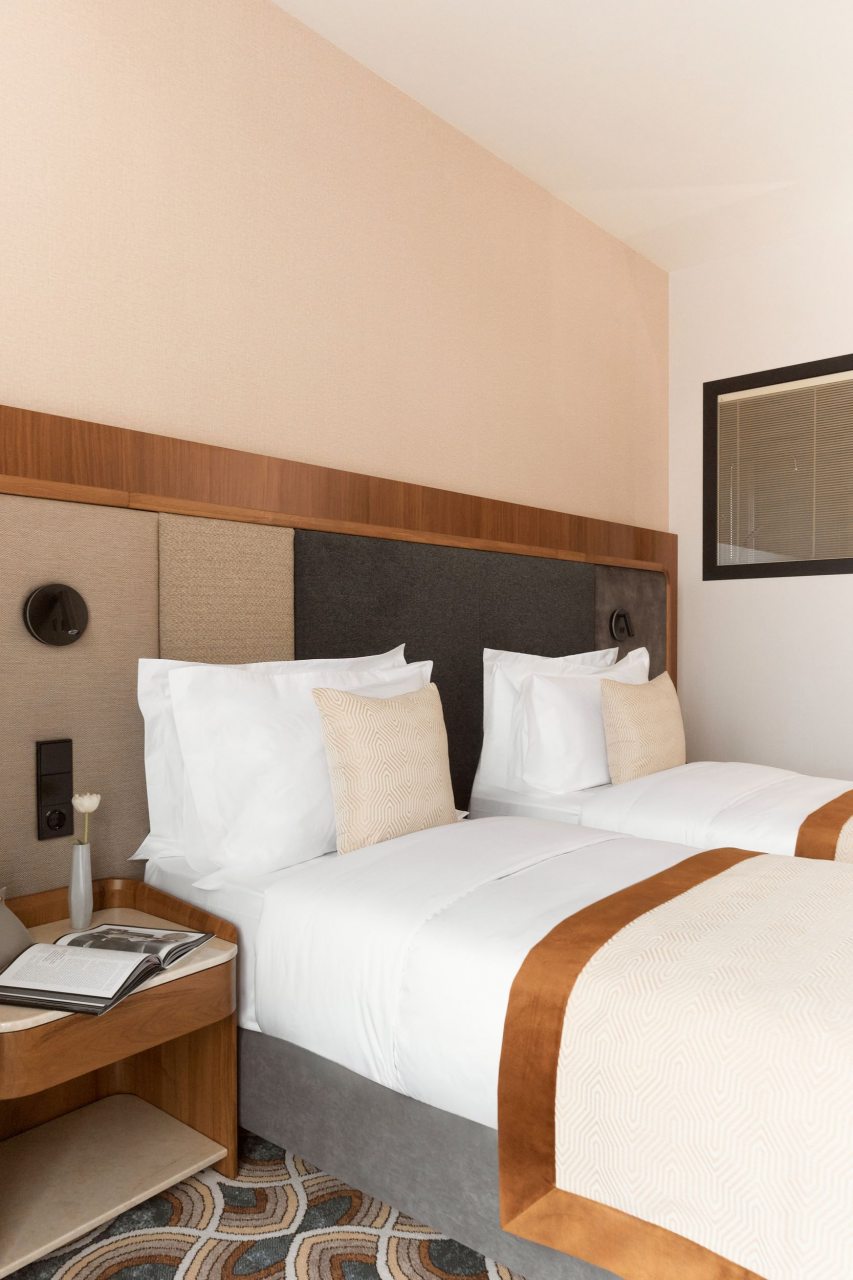 Делюкс, Отель PLATO MEOT Park & Hotel