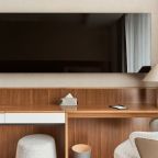Делюкс, Отель PLATO MEOT Park & Hotel
