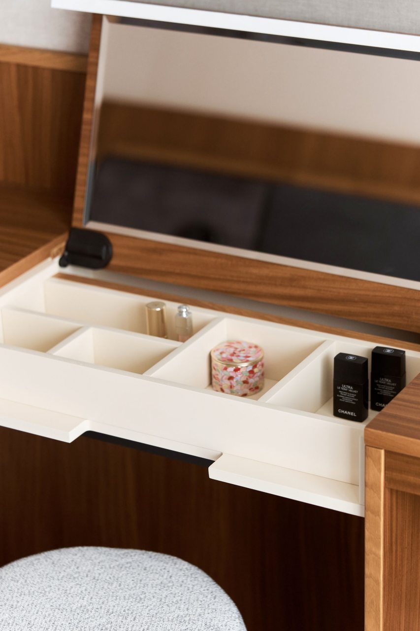 Делюкс, Отель PLATO MEOT Park & Hotel