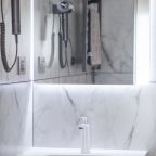 Студио (КОМФОРТ СТУДИЯ с кухней (2 этаж, вид во двор, кровать KING size)), Апарт-отель ГАРУДА