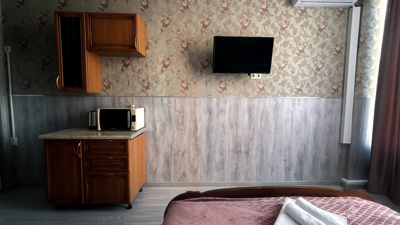 Отдельная спальня с двуспальной ортопедической кроватью