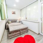 Апартаменты (С лоджией и кондиционером), Апартаменты Sun City Apartments на Островского 35/11