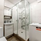 Апартаменты (С лоджией и кондиционером), Апартаменты Sun City Apartments на Островского 35/11