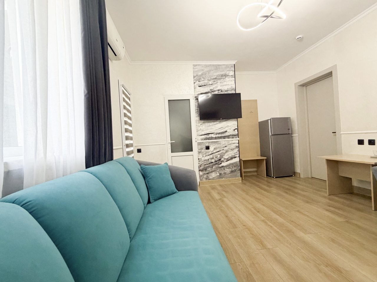 Люкс (Семейный двухкомнатный с балконом), Гостевой дом Золотая рыбка