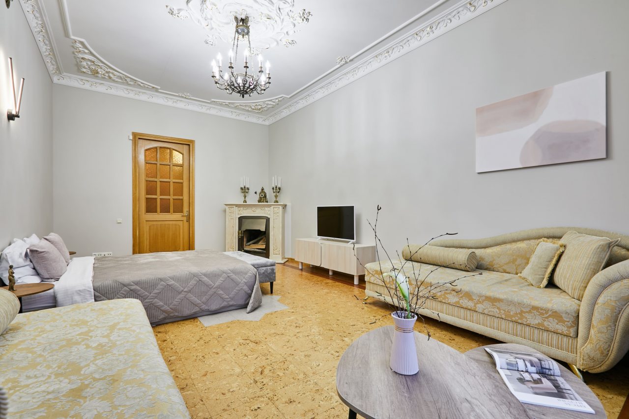 Апартаменты (Три спальни, балкон, красивый дом), Апартаменты Три спальни балкон красивый дом