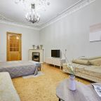 Апартаменты (Три спальни, балкон, красивый дом), Апартаменты Три спальни балкон красивый дом
