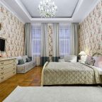 Апартаменты (Три спальни, балкон, красивый дом), Апартаменты Три спальни балкон красивый дом